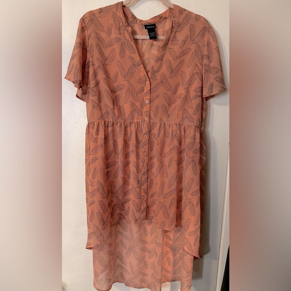 Torrid high-low short sleeve top. Size 1, polyester